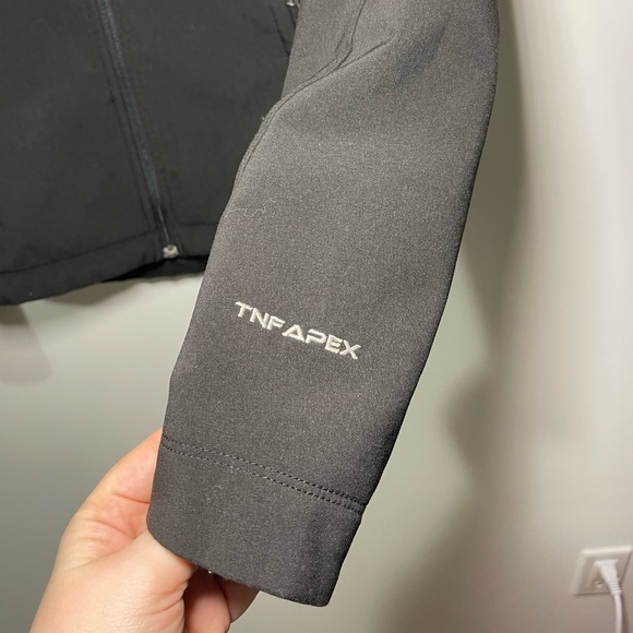 *Sold* The North Face Women’s Black TNF Apex Bionic Fitted Jacket in S - Picture 9 of 11